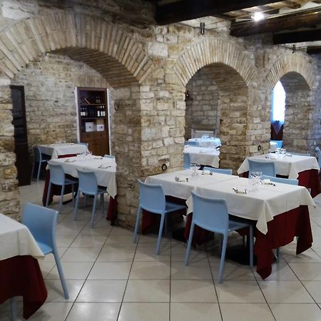 Hotel Tre Ceri Gubbio Buitenkant foto