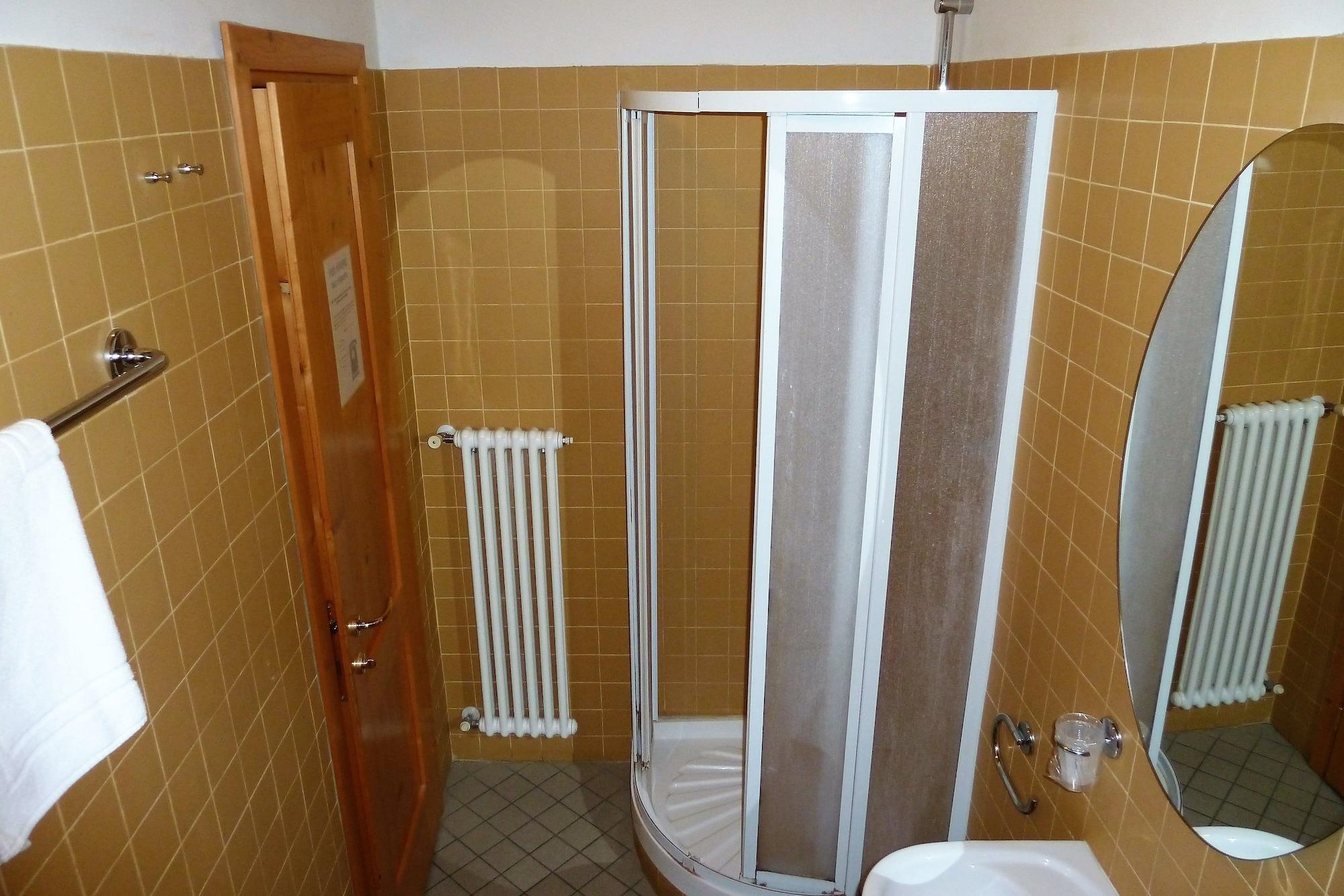 Hotel Tre Ceri Gubbio Buitenkant foto