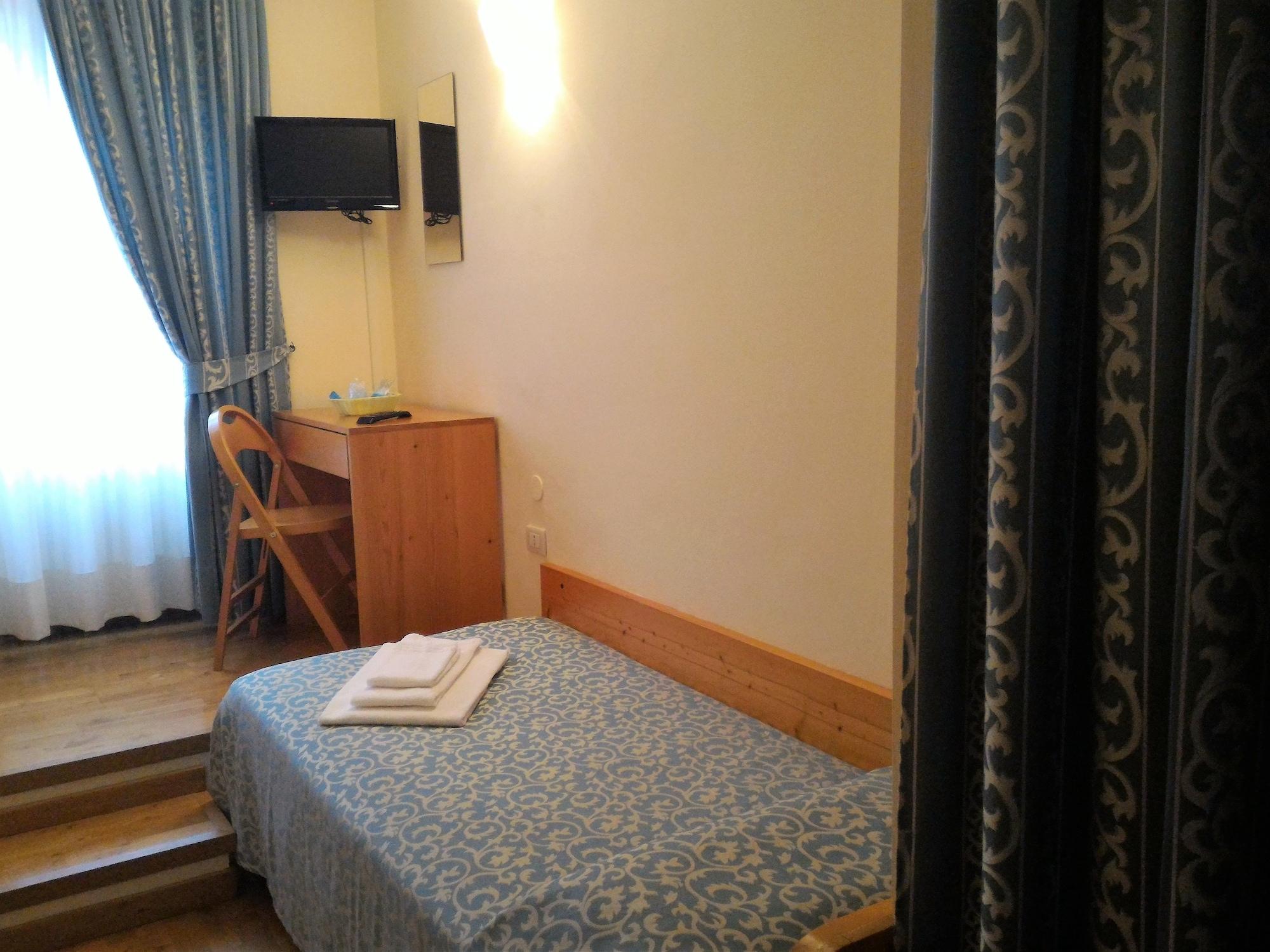 Hotel Tre Ceri Gubbio Buitenkant foto