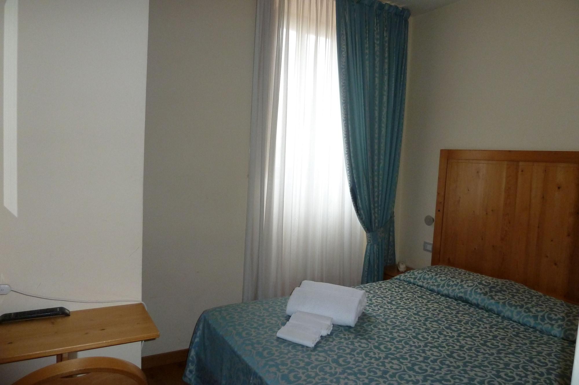 Hotel Tre Ceri Gubbio Buitenkant foto