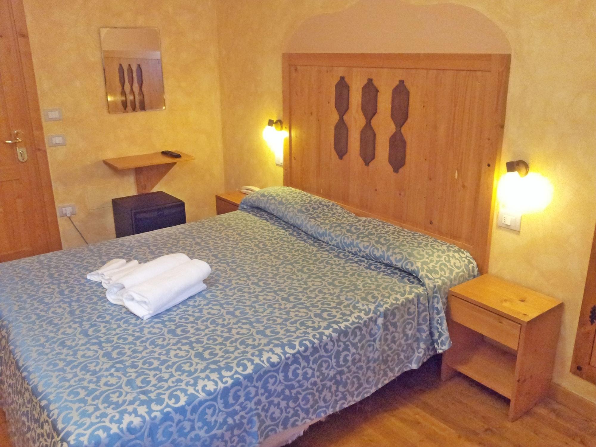 Hotel Tre Ceri Gubbio Buitenkant foto