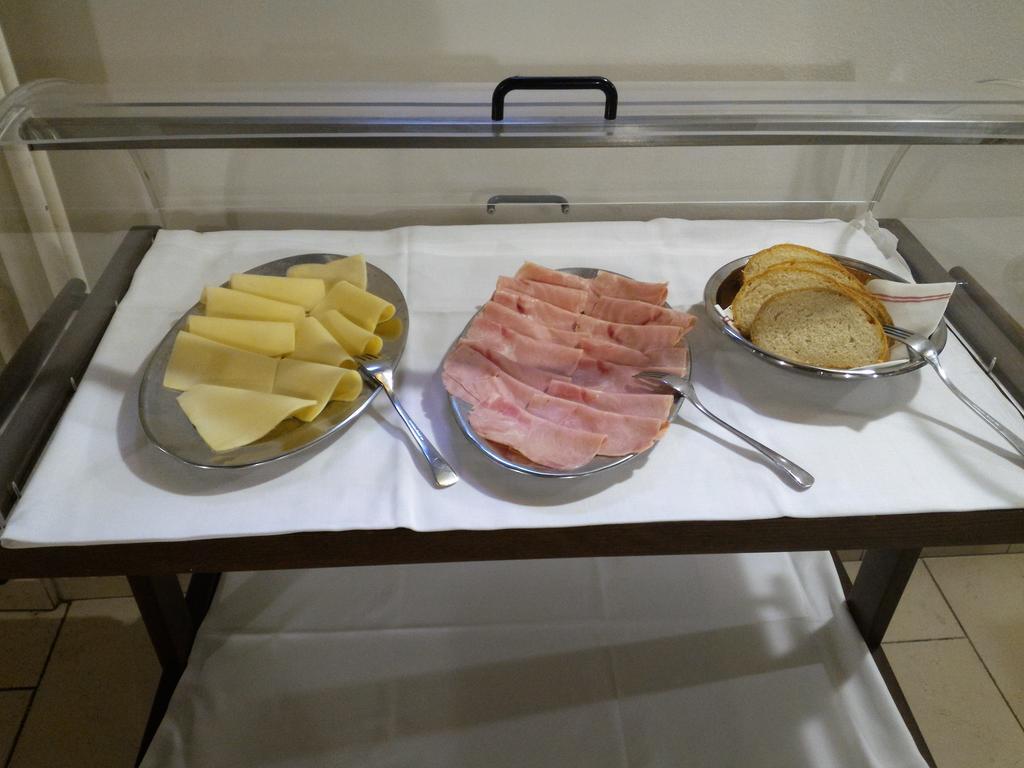 Hotel Tre Ceri Gubbio Buitenkant foto