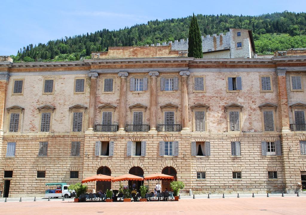 Hotel Tre Ceri Gubbio Buitenkant foto