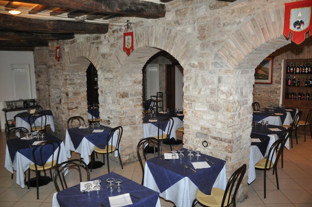 Hotel Tre Ceri Gubbio Buitenkant foto