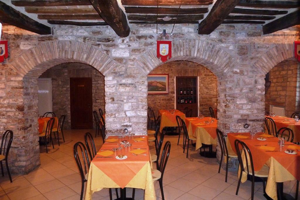 Hotel Tre Ceri Gubbio Buitenkant foto