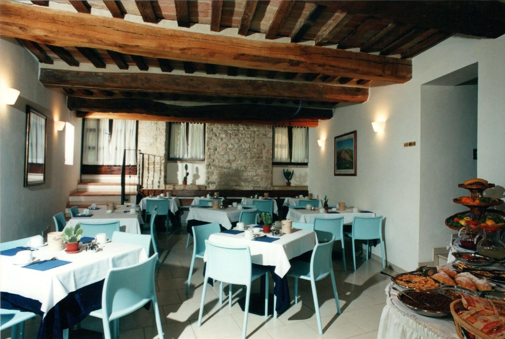 Hotel Tre Ceri Gubbio Buitenkant foto