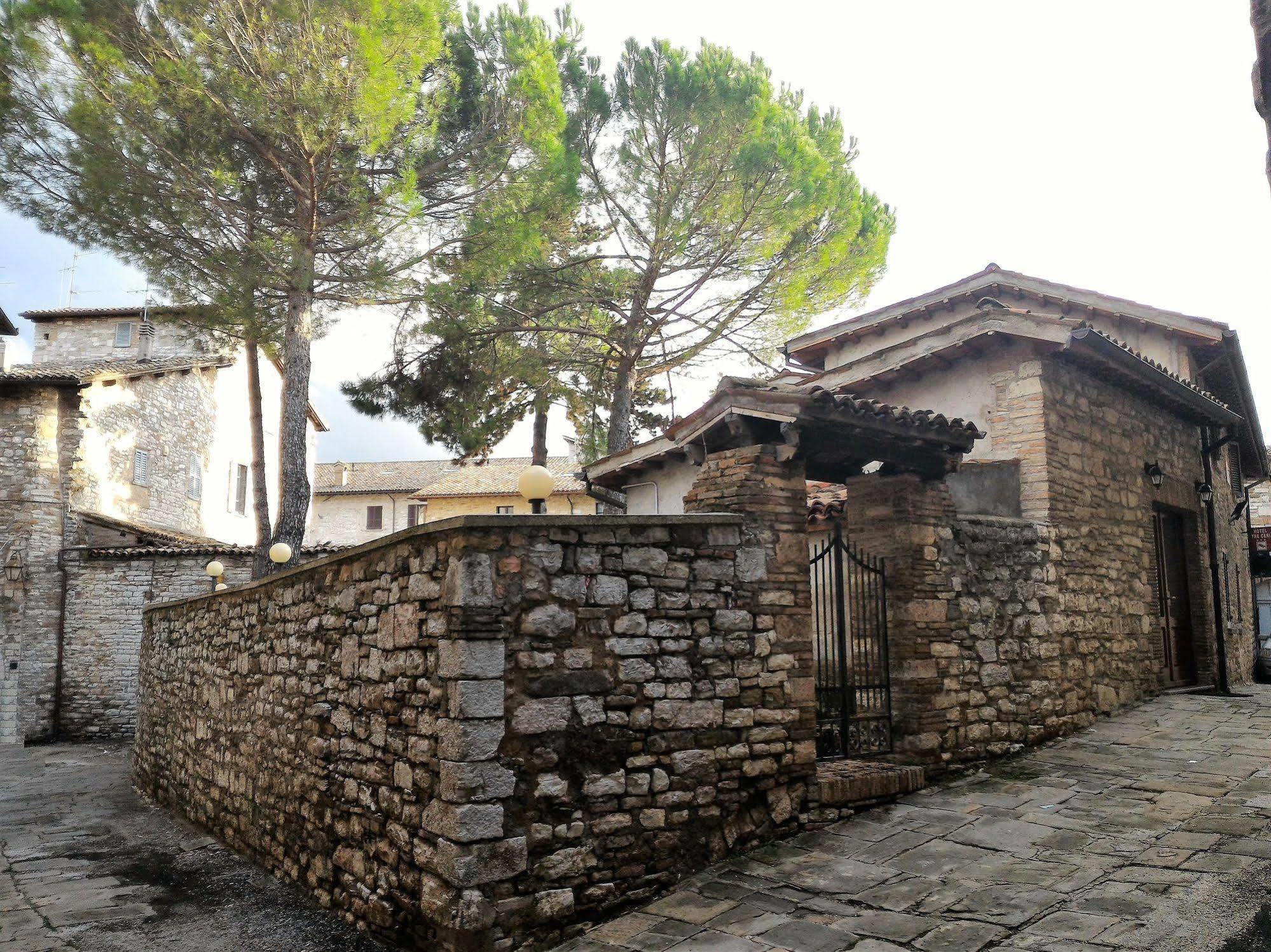 Hotel Tre Ceri Gubbio Buitenkant foto