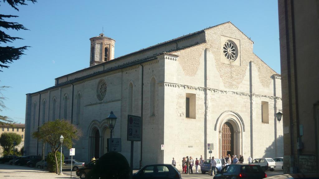Hotel Tre Ceri Gubbio Buitenkant foto